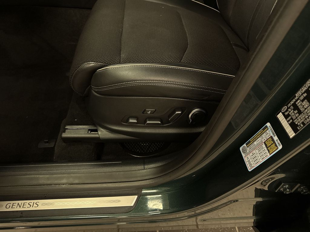 Thumbnail: 2024 Genesis GV70 - 28