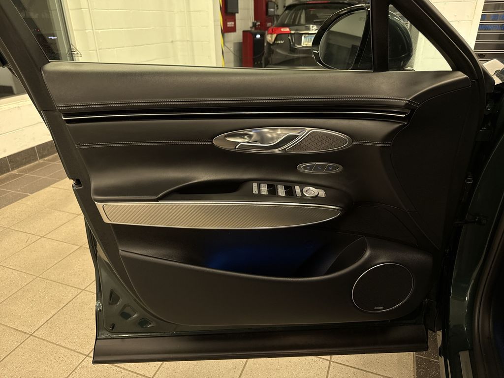 Thumbnail: 2024 Genesis GV70 - 33