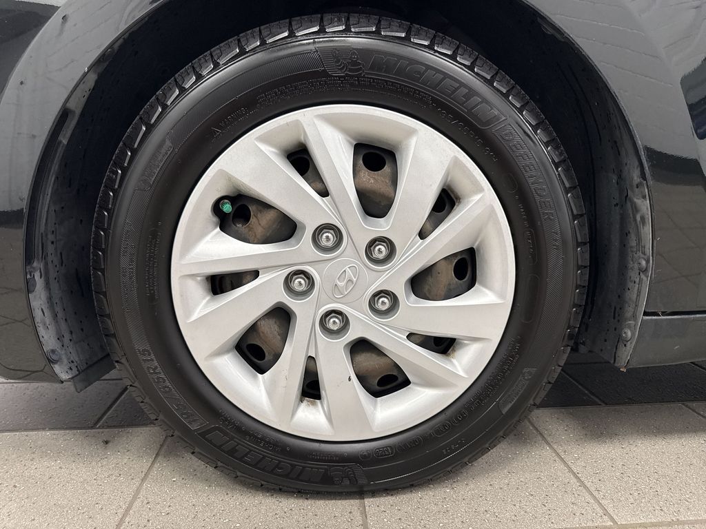 Thumbnail: 2020 Hyundai Elantra - 6