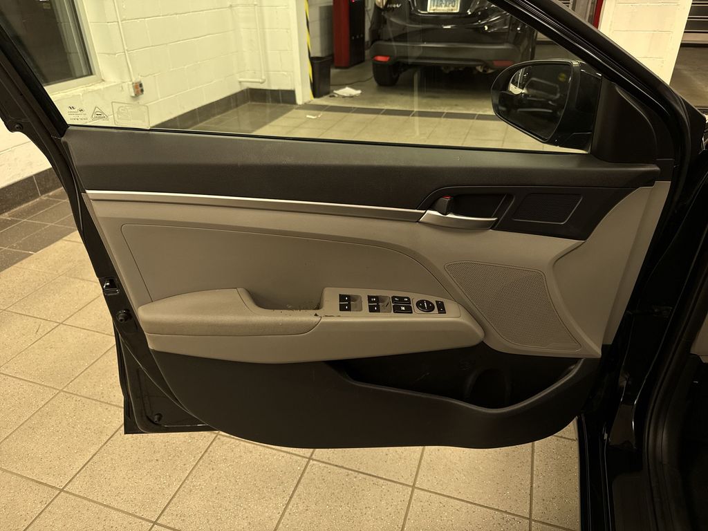 Thumbnail: 2020 Hyundai Elantra - 28