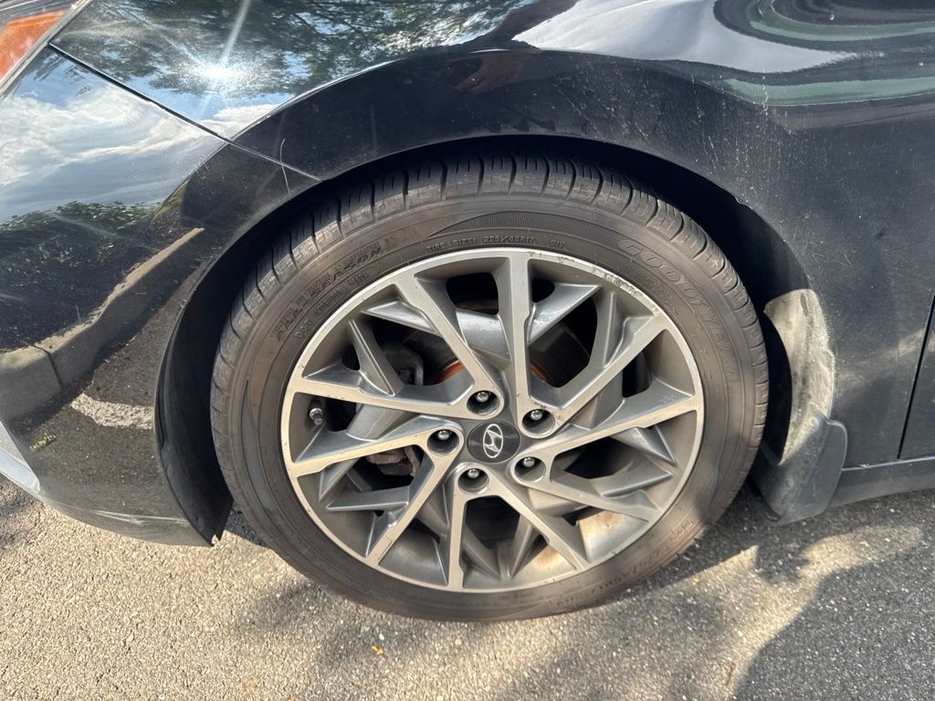 Thumbnail: 2020 Hyundai Elantra - 7