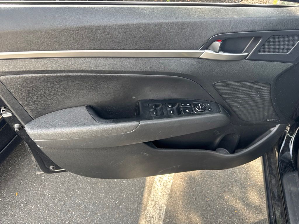 Thumbnail: 2020 Hyundai Elantra - 19