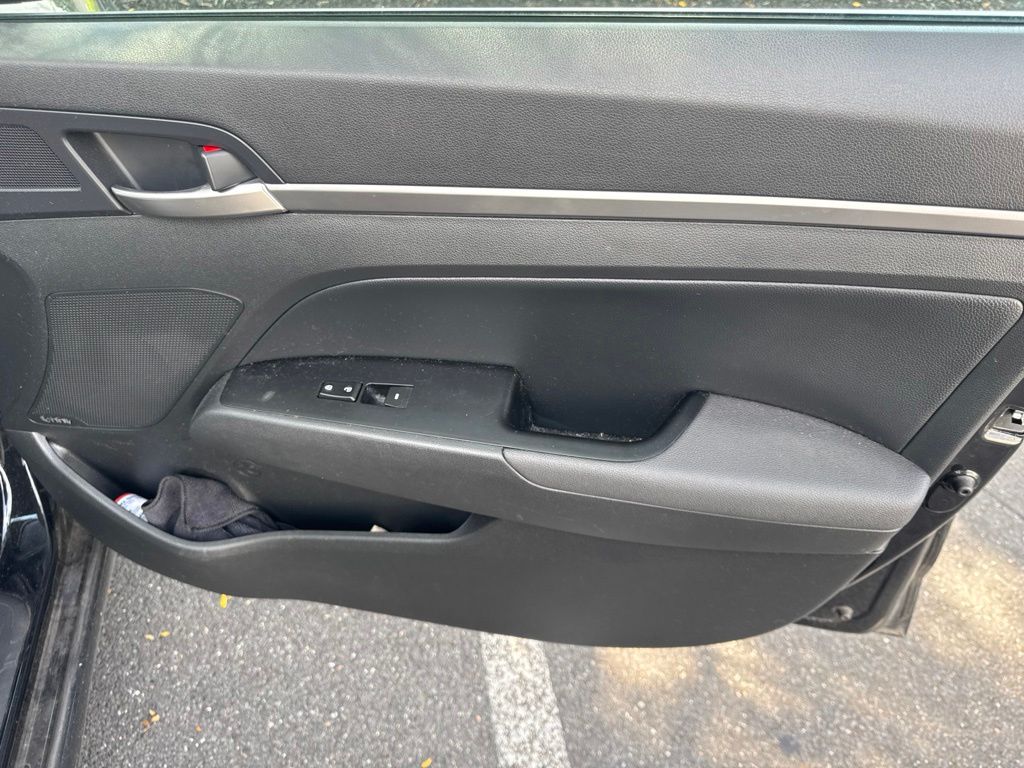 Thumbnail: 2020 Hyundai Elantra - 21