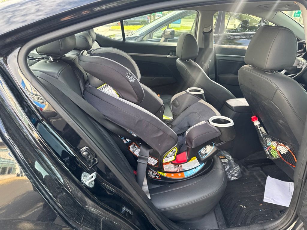 Thumbnail: 2020 Hyundai Elantra - 6