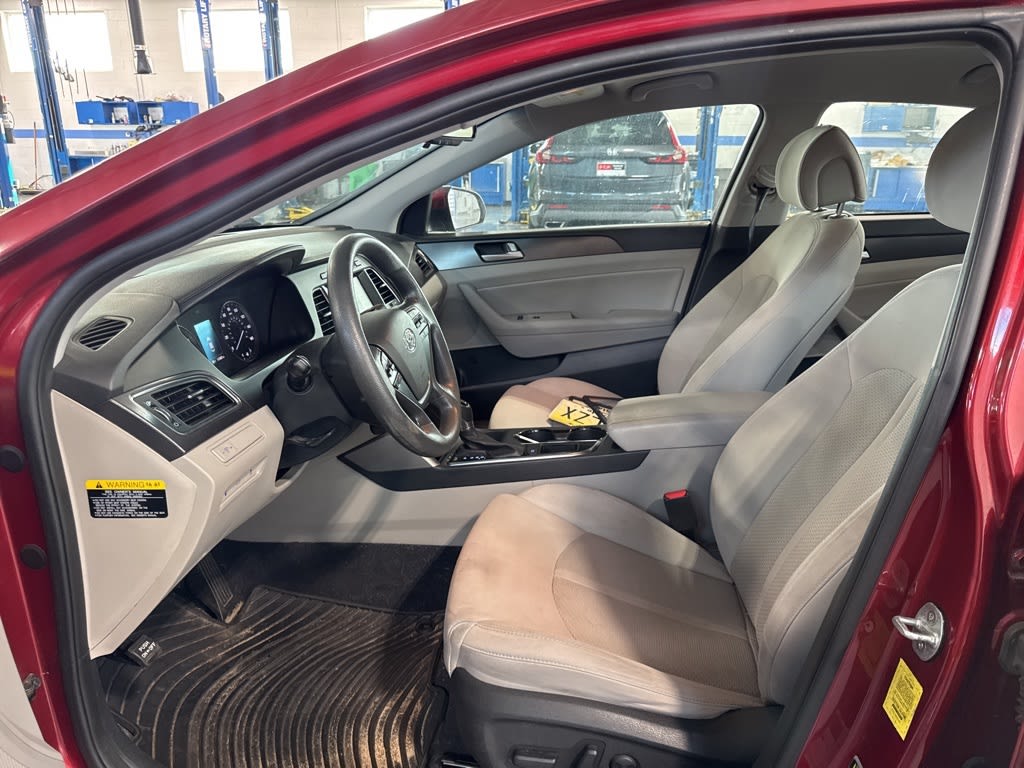 Thumbnail: 2016 Hyundai Sonata - 9