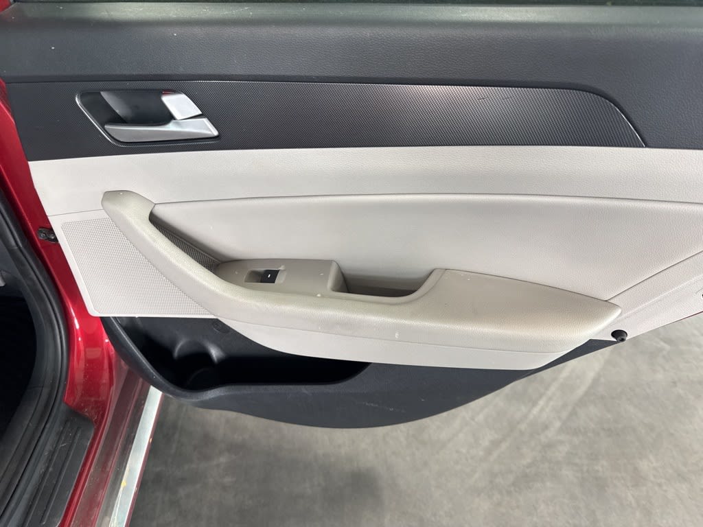 Thumbnail: 2016 Hyundai Sonata - 22