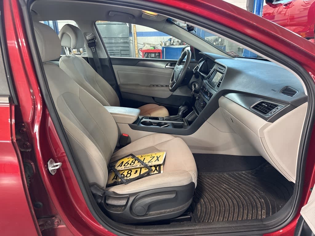 Thumbnail: 2016 Hyundai Sonata - 10