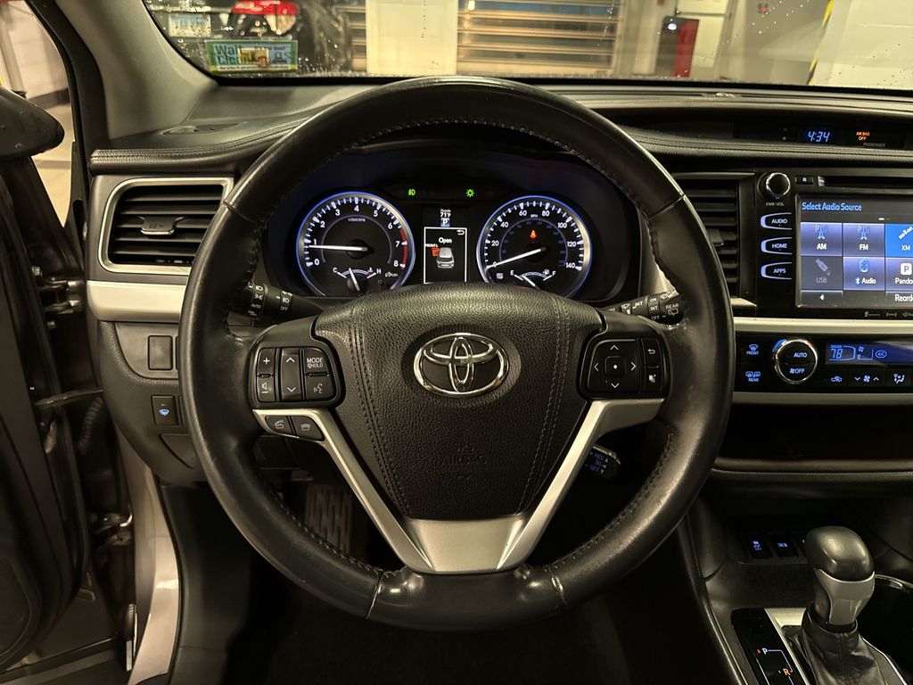 Thumbnail: 2016 Toyota Highlander - 2