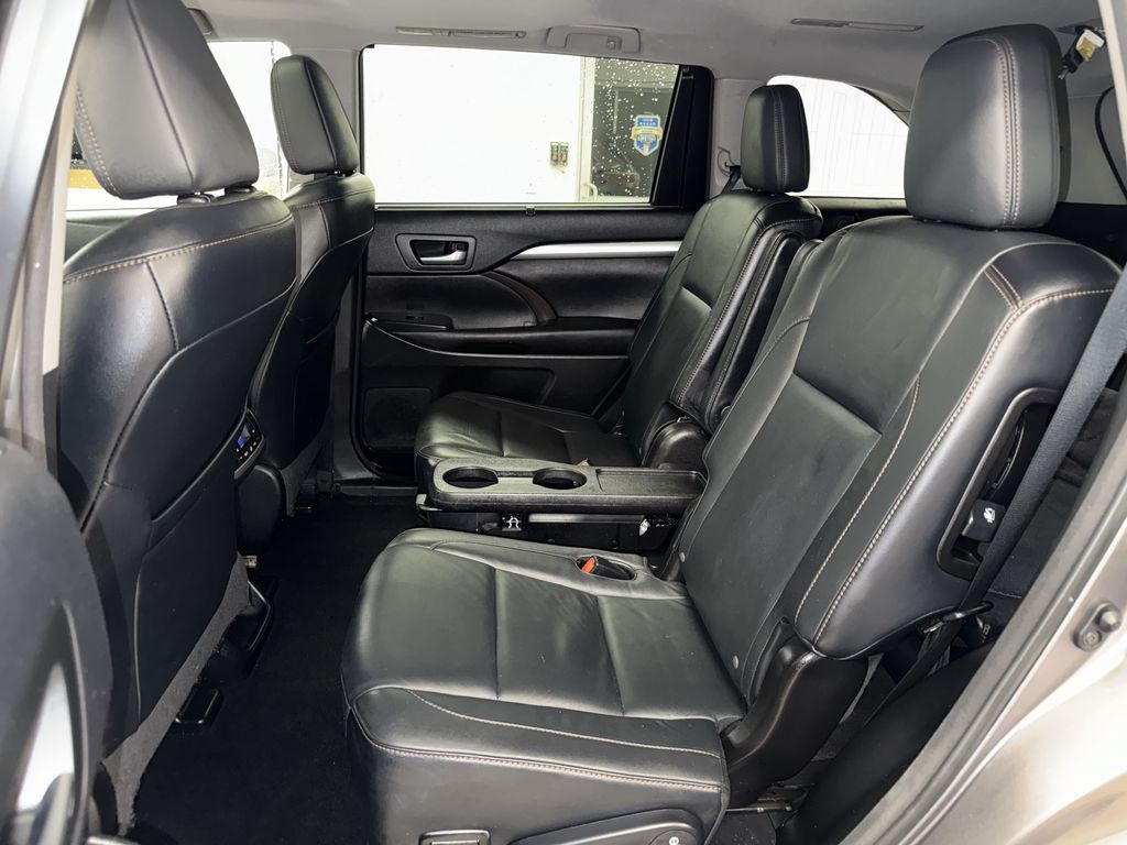 Thumbnail: 2016 Toyota Highlander - 11