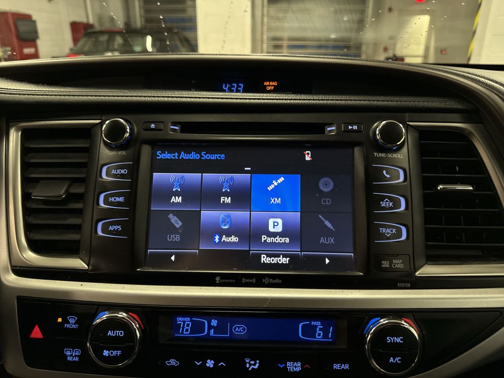Thumbnail: 2016 Toyota Highlander - 25