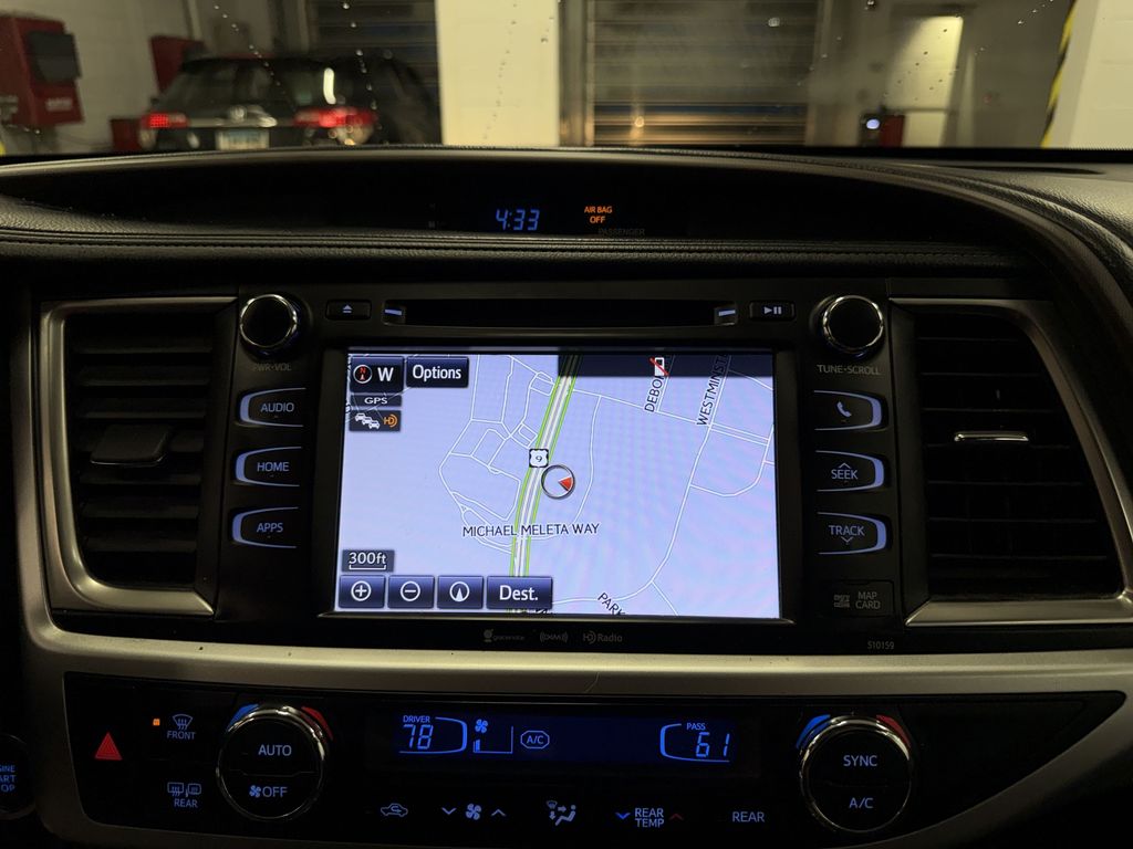 Thumbnail: 2016 Toyota Highlander - 12