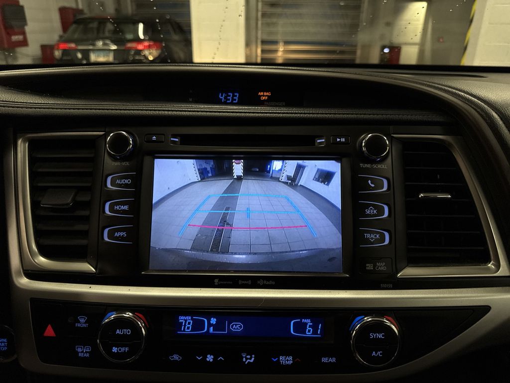 Thumbnail: 2016 Toyota Highlander - 30