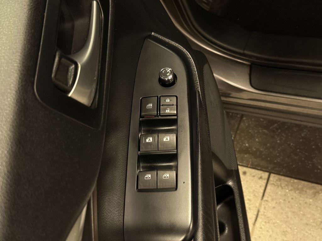 Thumbnail: 2016 Toyota Highlander - 27