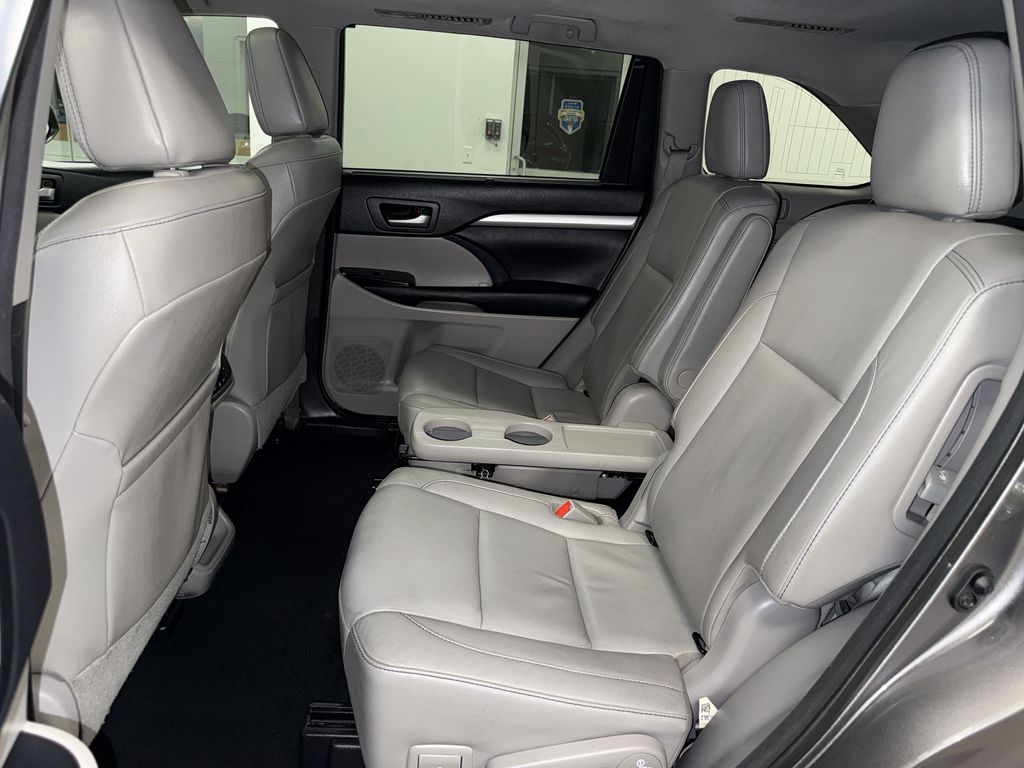 Thumbnail: 2017 Toyota Highlander - 10
