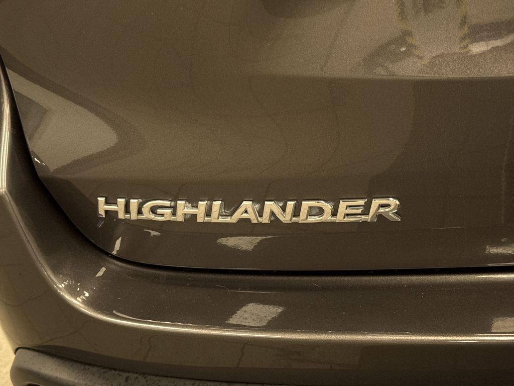 Thumbnail: 2017 Toyota Highlander - 5