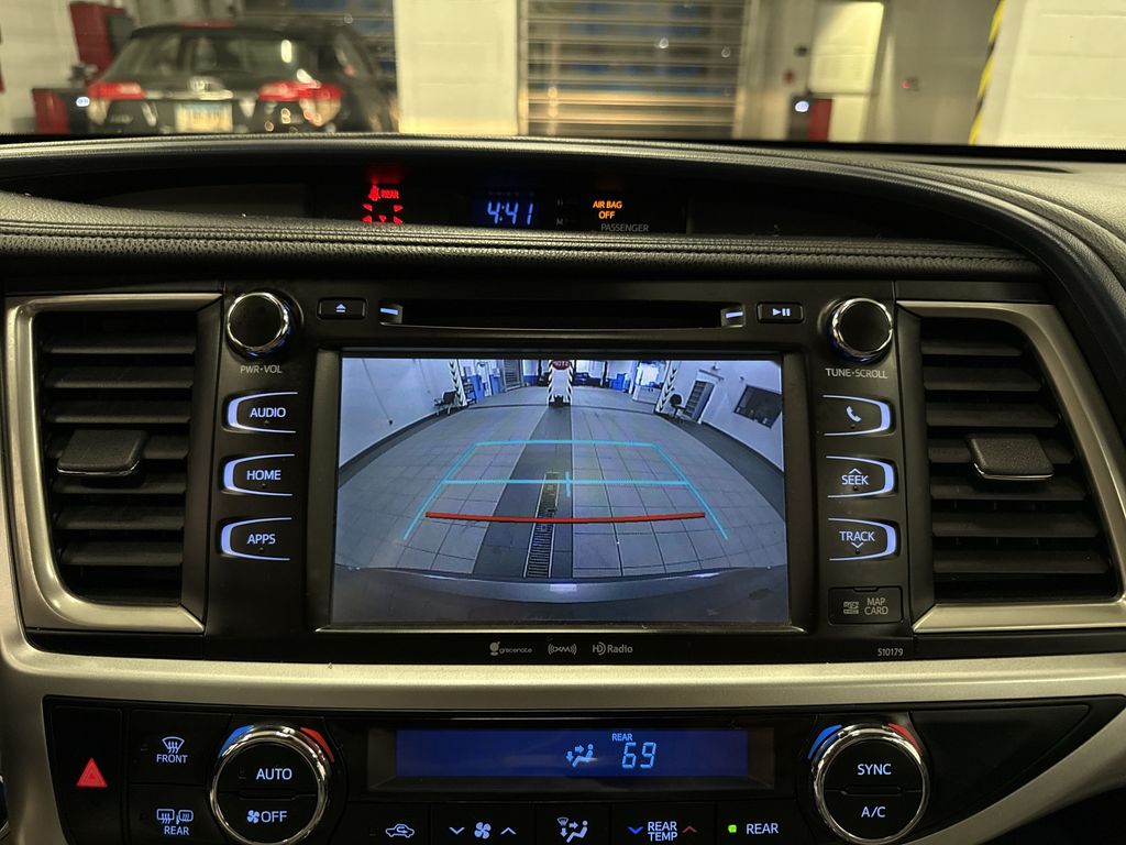 Thumbnail: 2017 Toyota Highlander - 29