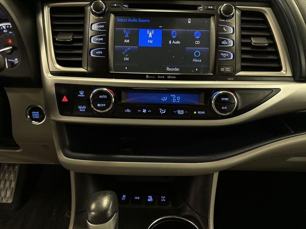 Thumbnail: 2017 Toyota Highlander - 25