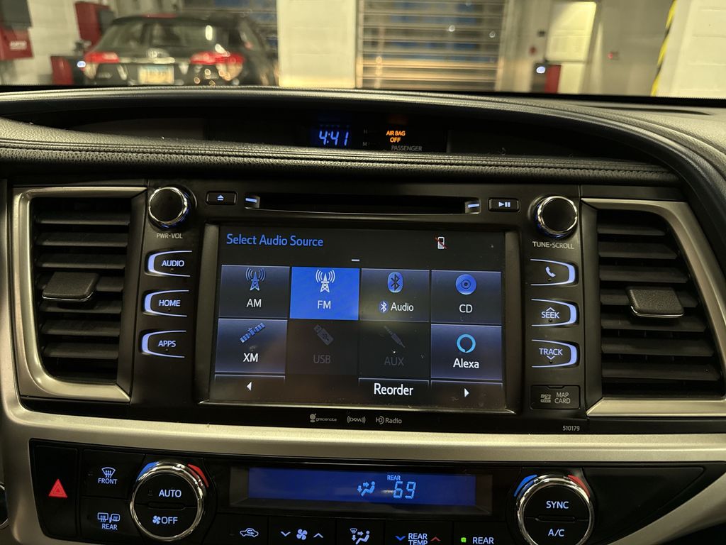 Thumbnail: 2017 Toyota Highlander - 24