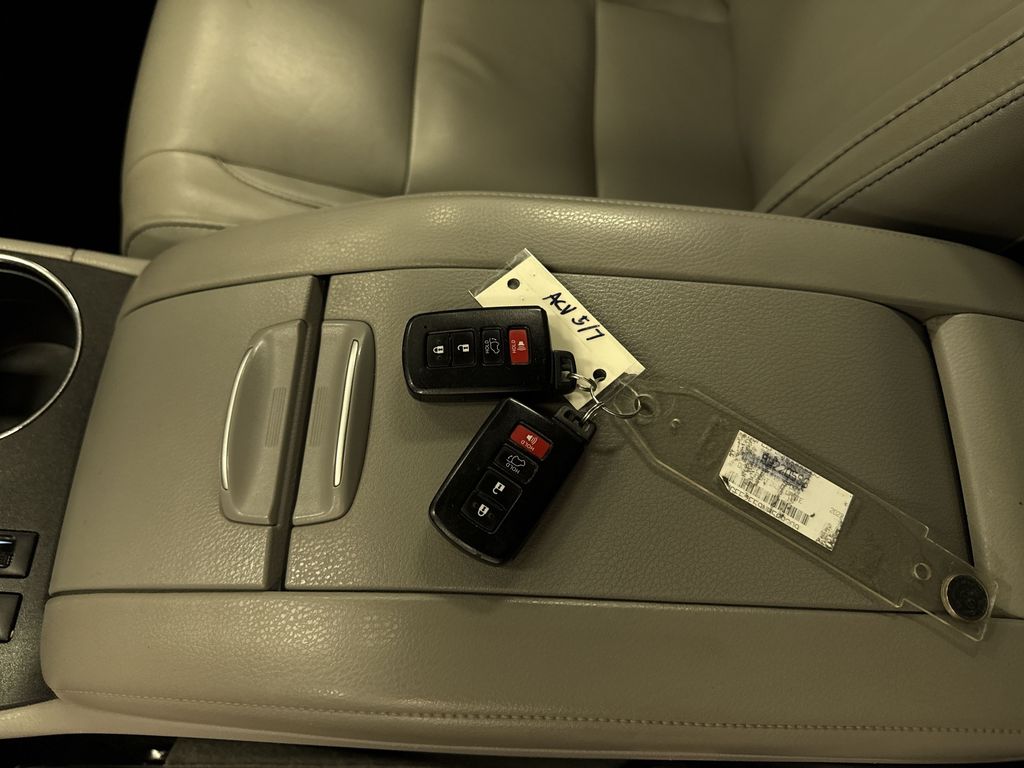 Thumbnail: 2017 Toyota Highlander - 15