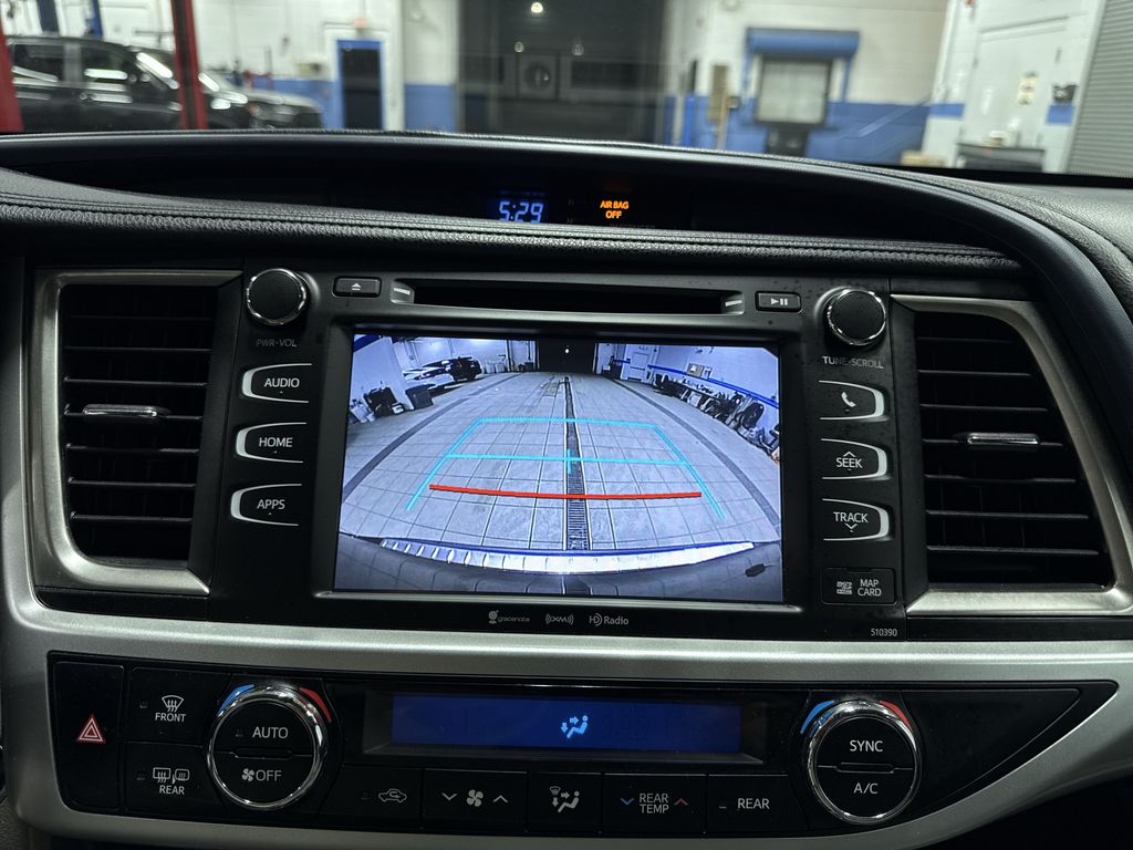 Thumbnail: 2019 Toyota Highlander - 30
