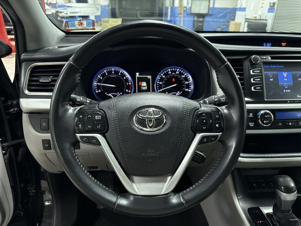Thumbnail: 2019 Toyota Highlander - 2