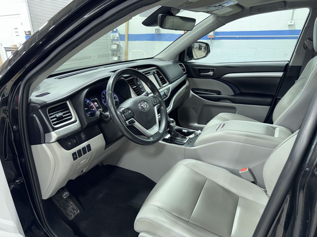 Thumbnail: 2019 Toyota Highlander - 10