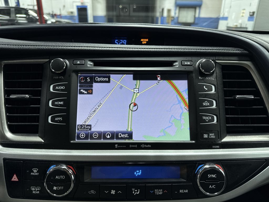 Thumbnail: 2019 Toyota Highlander - 12