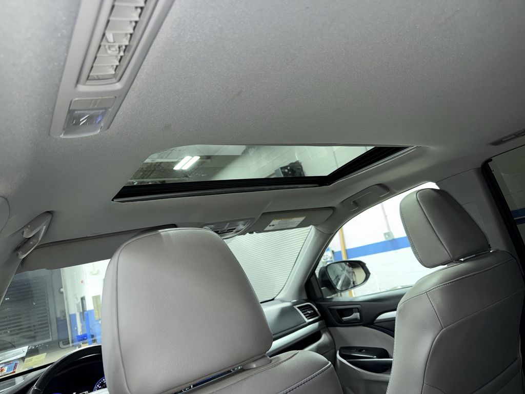 Thumbnail: 2019 Toyota Highlander - 29