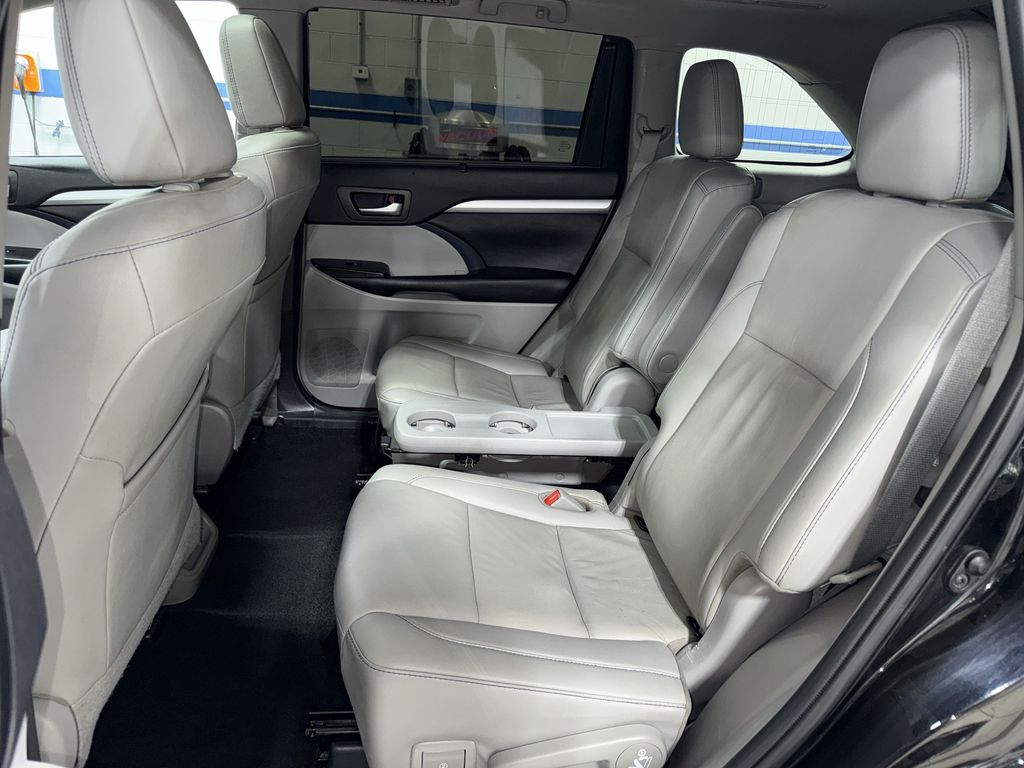 Thumbnail: 2019 Toyota Highlander - 11