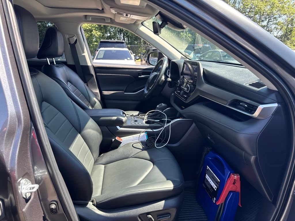 Thumbnail: 2024 Toyota Highlander - 10