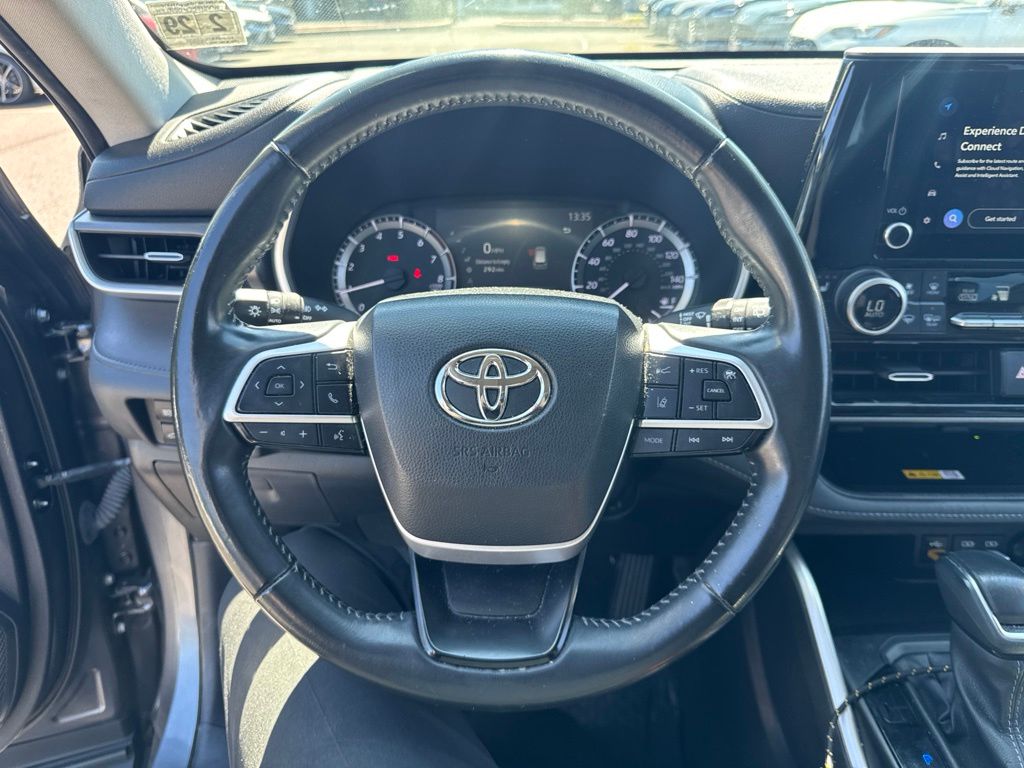 Thumbnail: 2024 Toyota Highlander - 2