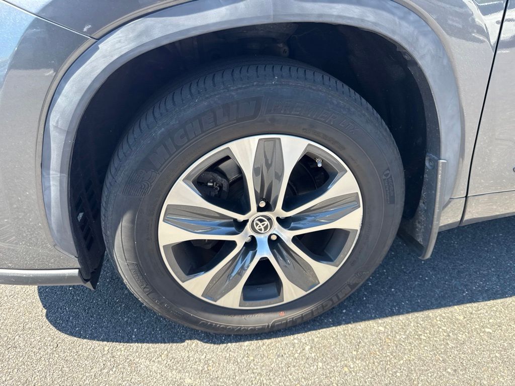 Thumbnail: 2024 Toyota Highlander - 6