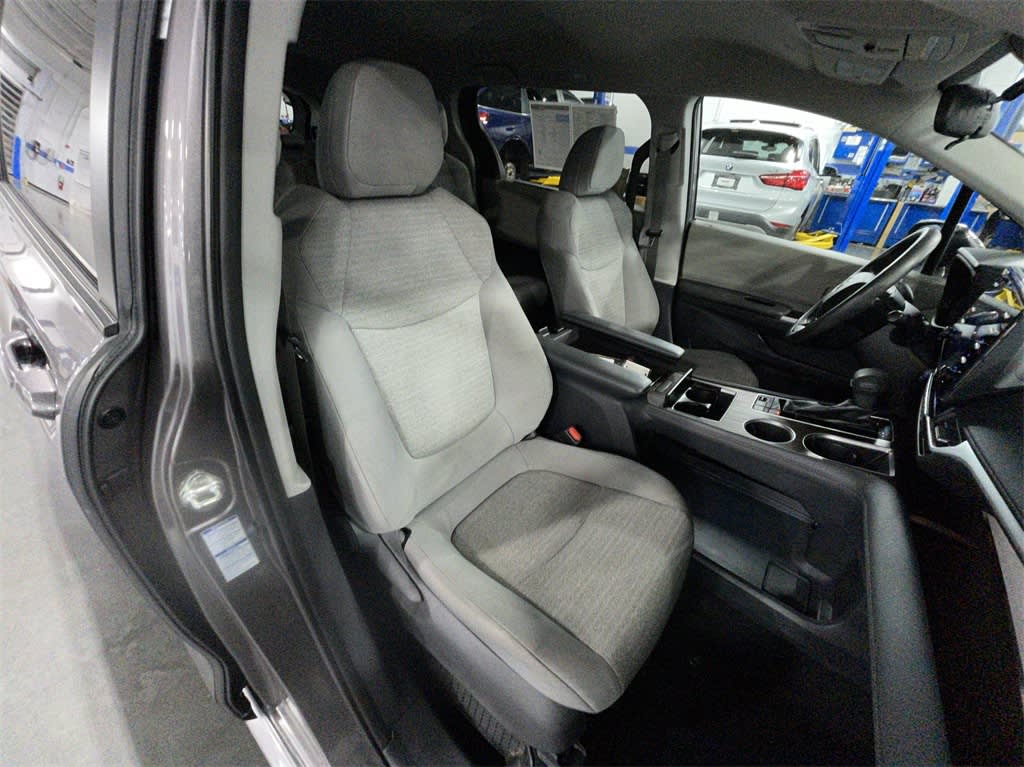 2021 Toyota Sienna LE 10