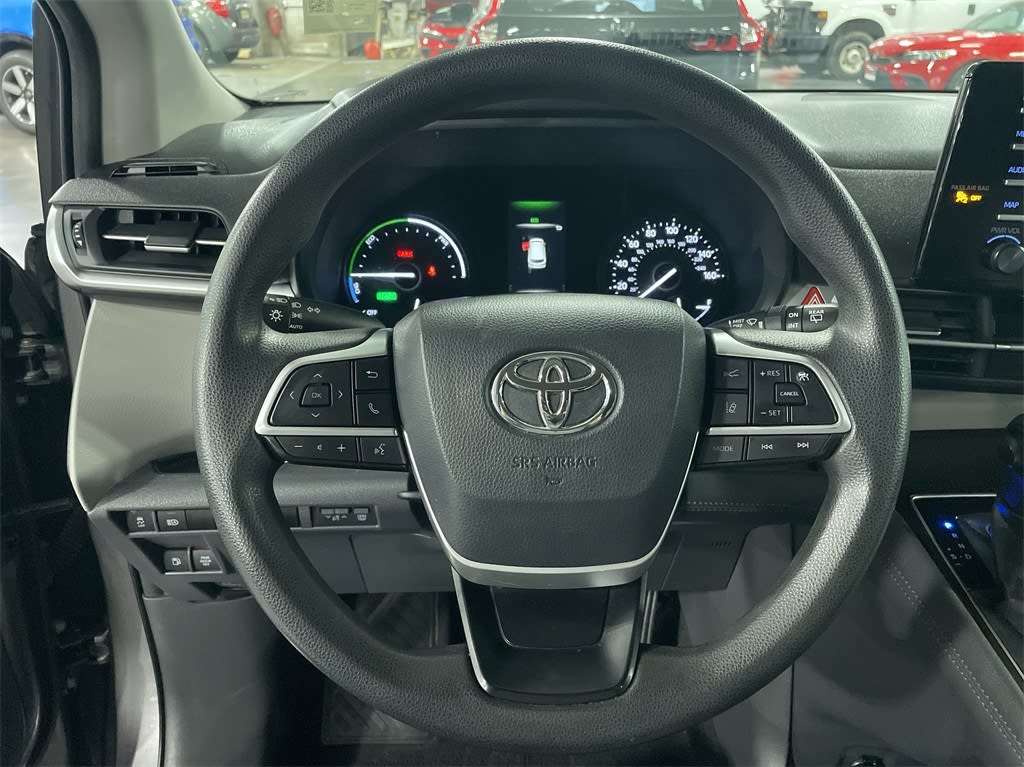 2021 Toyota Sienna LE 2