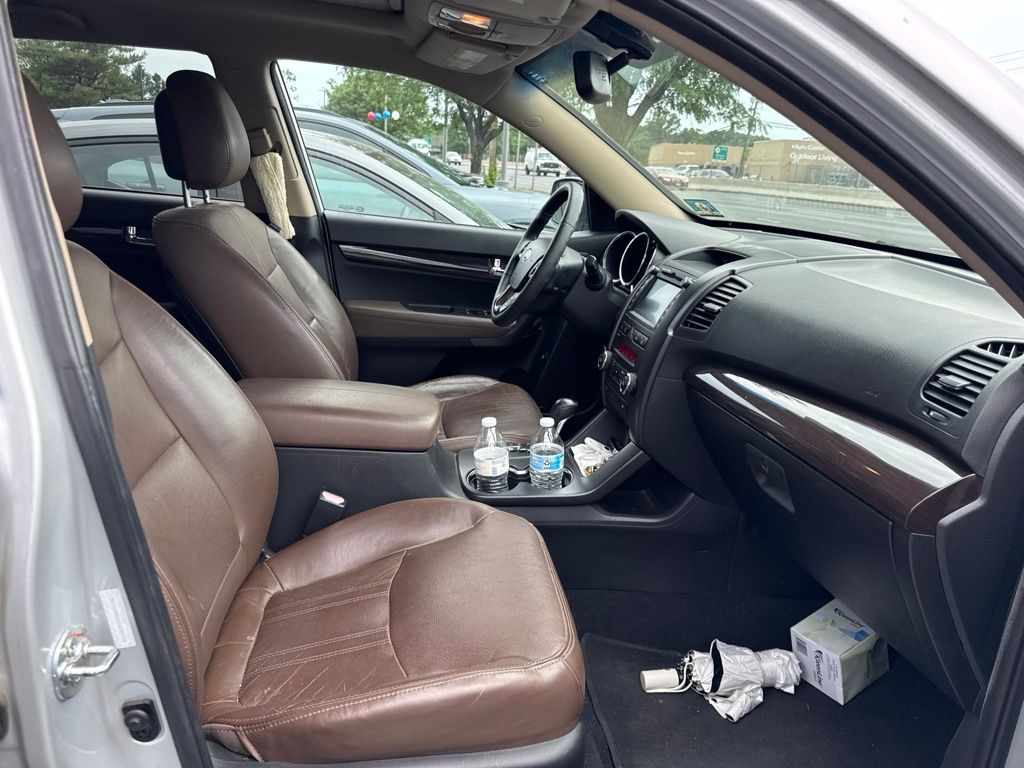 Thumbnail: 2012 Kia Sorento - 11
