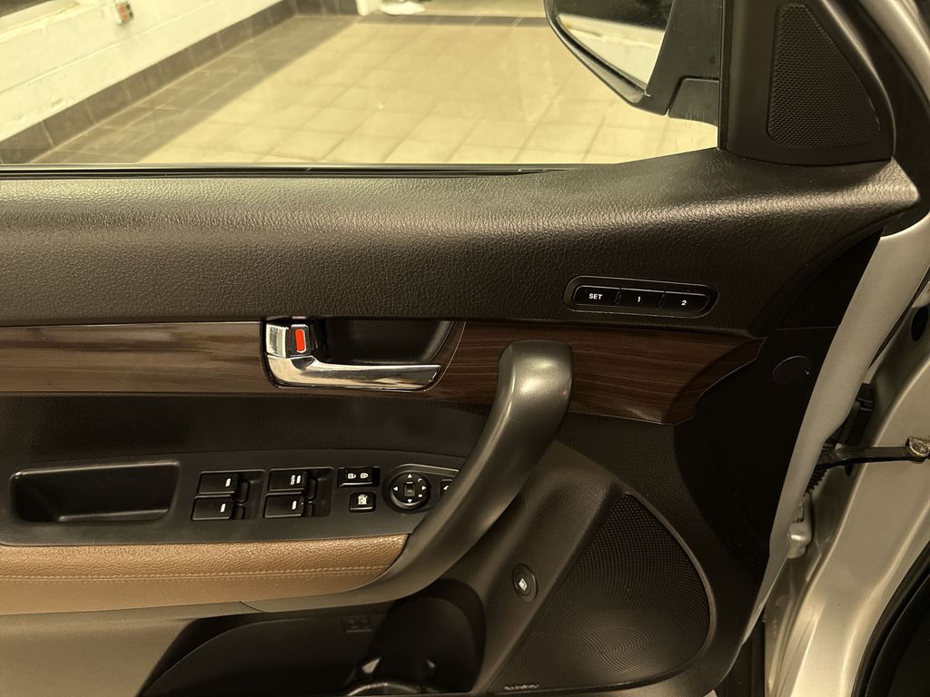 Thumbnail: 2012 Kia Sorento - 28