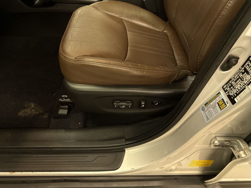 Thumbnail: 2012 Kia Sorento - 29