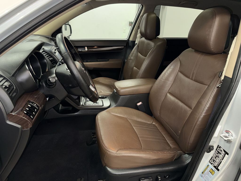 Thumbnail: 2012 Kia Sorento - 9