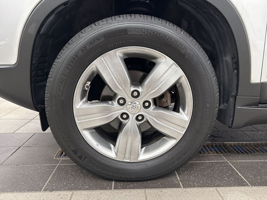 Thumbnail: 2012 Kia Sorento - 6