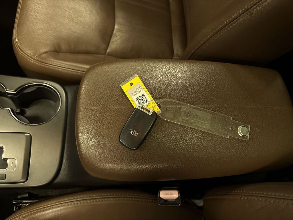 Thumbnail: 2012 Kia Sorento - 16