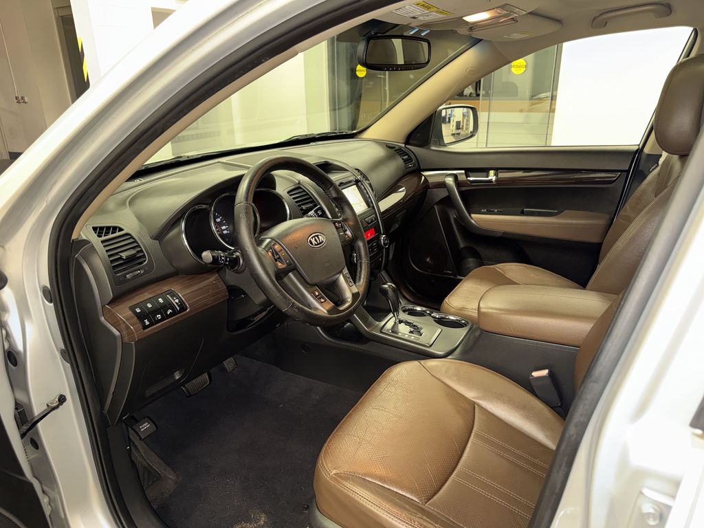 Thumbnail: 2012 Kia Sorento - 8