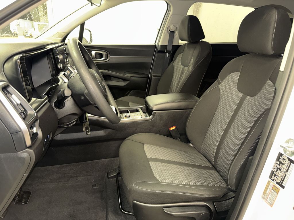 Thumbnail: 2023 Kia Sorento - 7