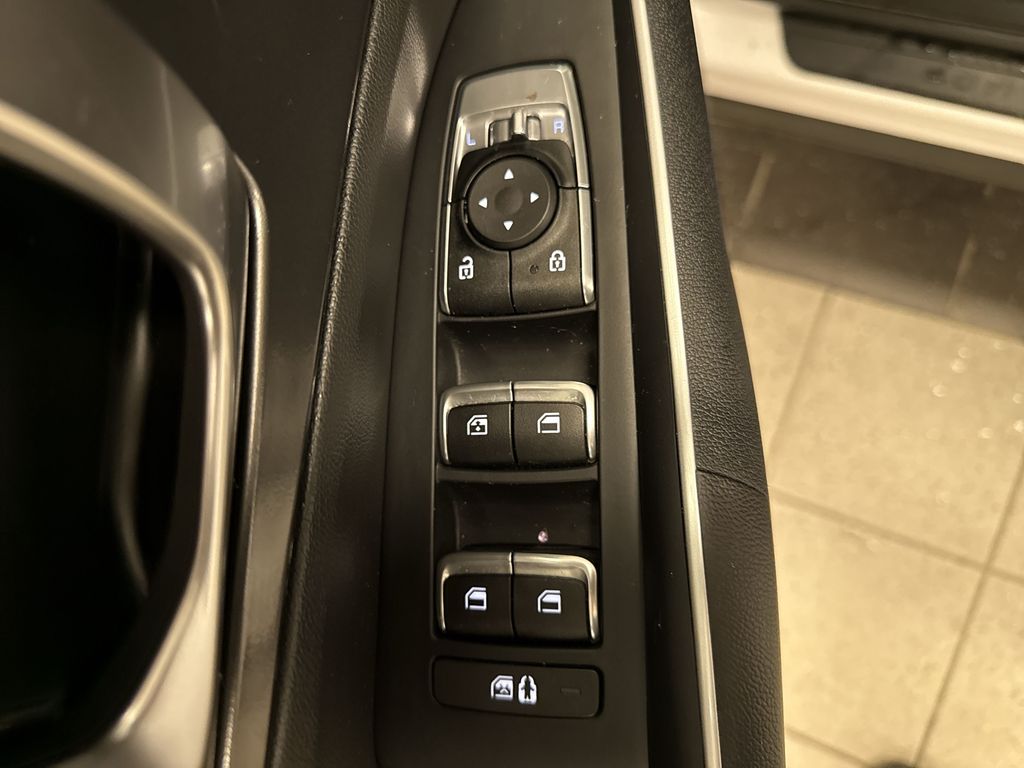 Thumbnail: 2023 Kia Sorento - 25