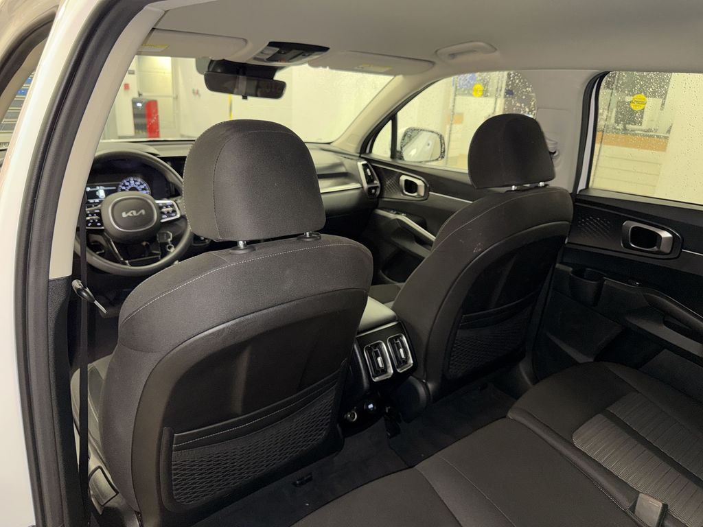 Thumbnail: 2023 Kia Sorento - 28