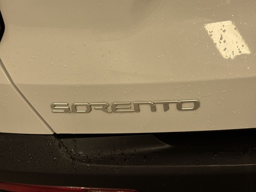 Thumbnail: 2023 Kia Sorento - 4