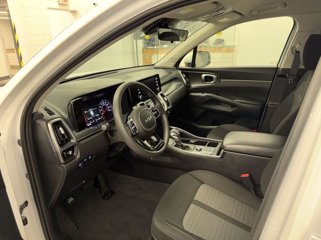 Thumbnail: 2023 Kia Sorento - 29
