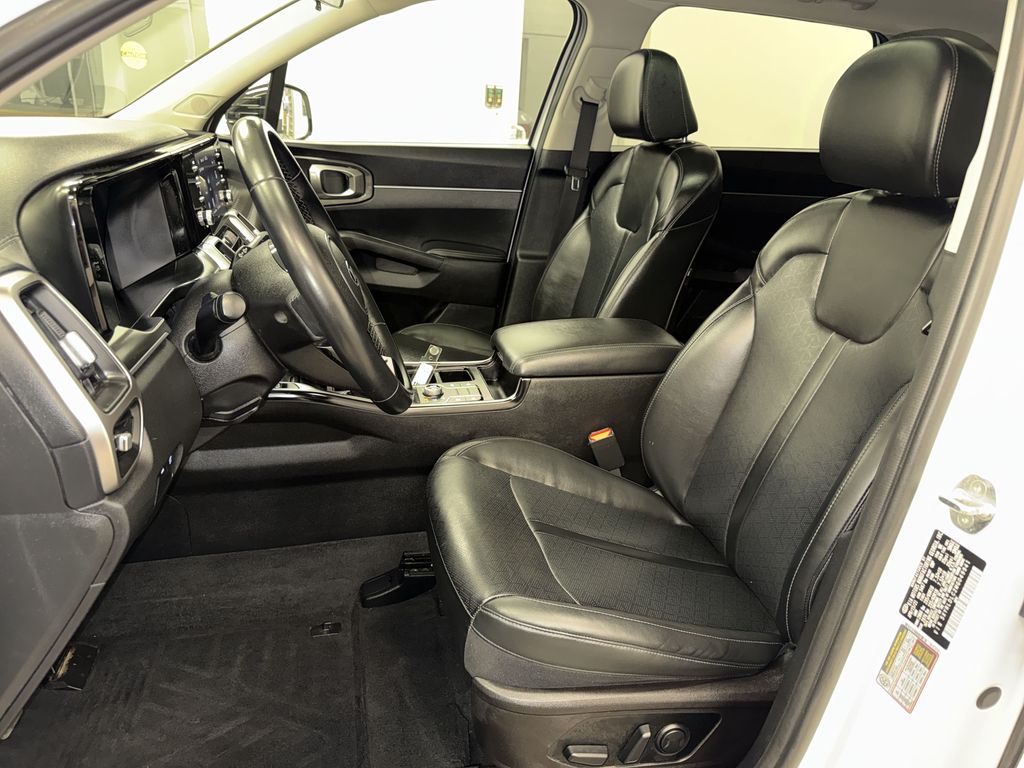 Thumbnail: 2021 Kia Sorento - 9