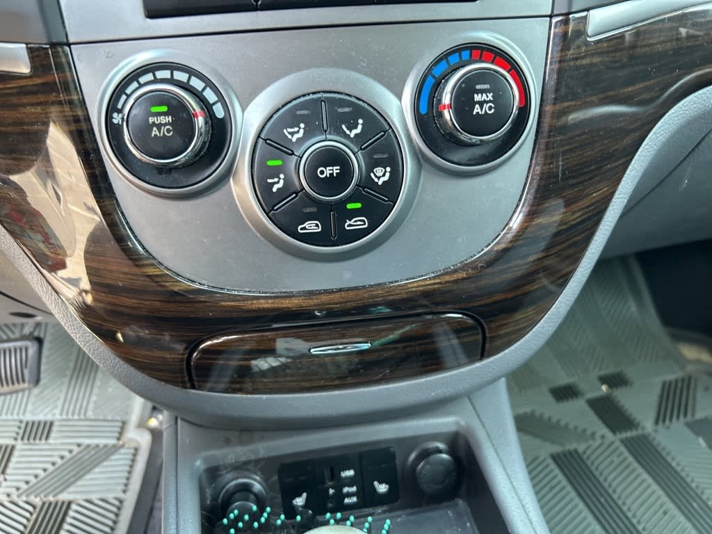 Thumbnail: 2012 Hyundai Santa Fe - 25