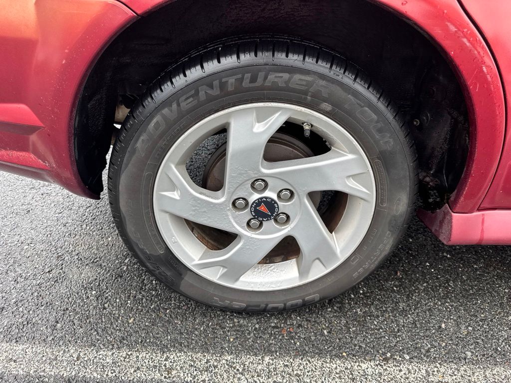 Thumbnail: 2008 Pontiac Vibe - 23