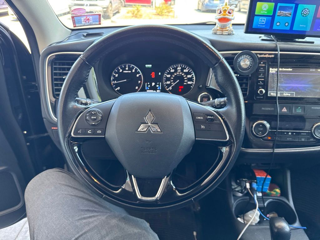Thumbnail: 2016 Mitsubishi Outlander - 2
